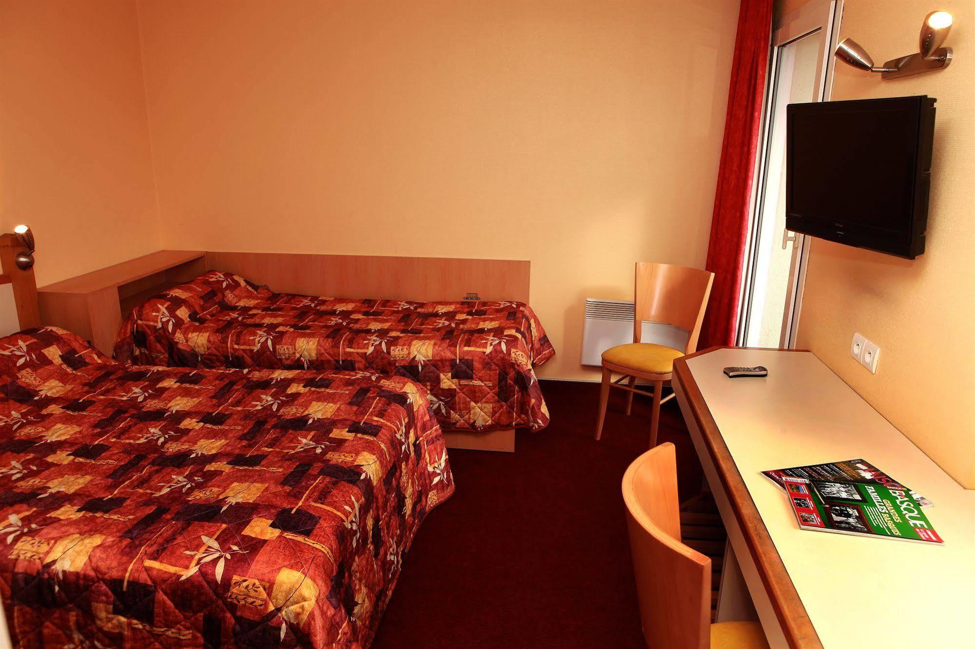 Hotel Les Genets Bayonne Exterior photo